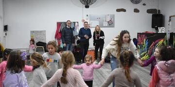 Luis Castellano visitó las instalaciones de “Fit Club, fit dance y comedia musical”