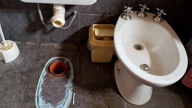 Los ladrones se llevaron hasta el inodoro.