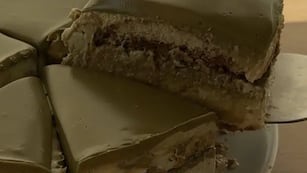 En simples pasos y con pocos ingredientes se puede hacer el tiramisú de pistacho.