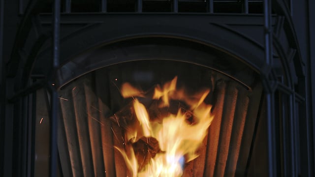 El monóxido de carbono, que se produce por la combustión en estufas, salamandras, braseros, etcétera, es un gas incoloro, inodoro e insípido que puede causar la muerte.