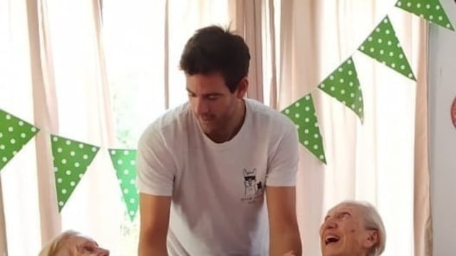 Juan Martín Del Potro visitó a los abuelos de una residencia en Tandil