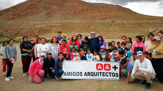 En el encuentro de enero, entregaron juguetes y golosinas a niños de San Antonio de los Cobres.
