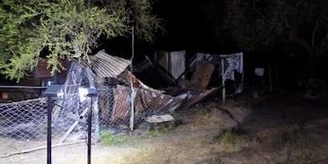 La precaria construcción fue destruida por completo a causa del fuego