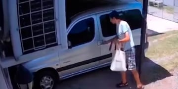 El ladrón fue captura por unas cámaras de seguridad.