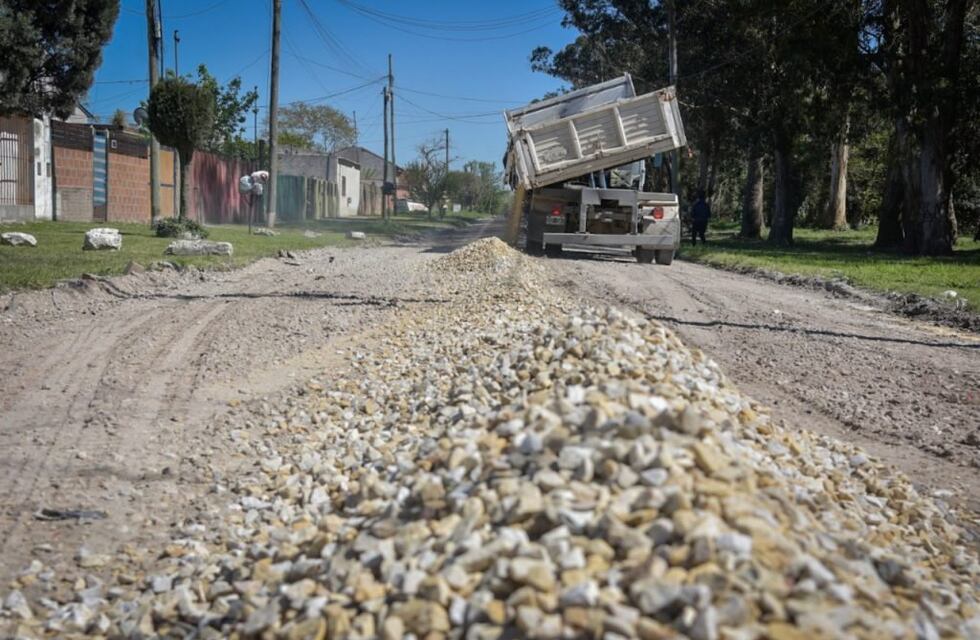 El Municipio realizó tareas de limpieza y engranzado en el barrio Coronel Dorrego