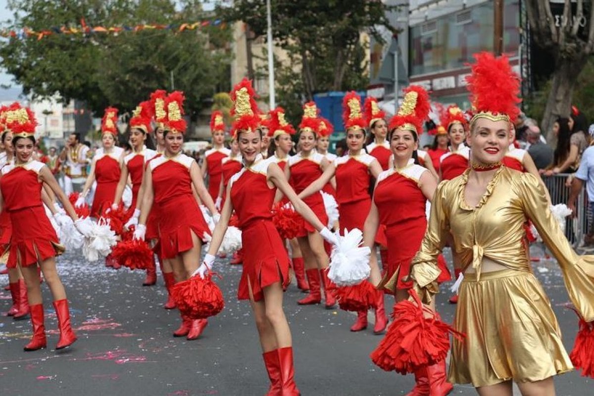 Desfile de carnaval en Limasol, Chipre. Web.