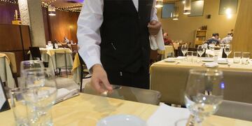 Le ofrecieron trabajo como moza y la oferta salarial, la indignó.