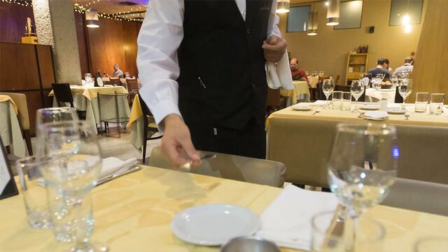 Le ofrecieron trabajo como moza y la oferta salarial, la indignó.