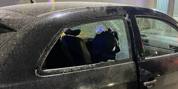 El auto fue dañado por los delincuentes de Nueva Córdoba.