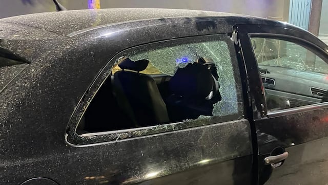El auto fue dañado por los delincuentes de Nueva Córdoba.