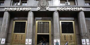 ECONOMÍA. El gobierno  advirtió que liberará la importación de neumáticos si no se llega a un acuerdo. (DyN).