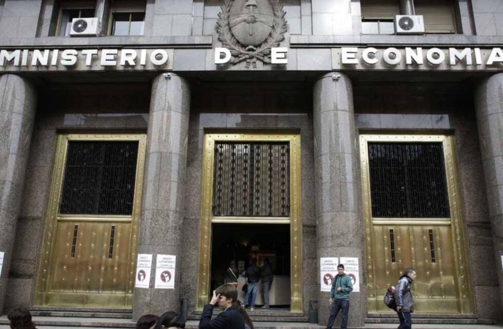 El Gobierno advirtió que liberará la importación de neumáticos si no se llega a un acuerdo este miércoles
