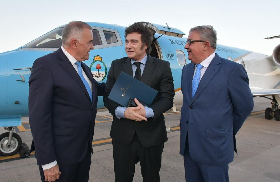 El presidente Javier Milei fue recibido en Tucumán por el gobernador Osvaldo Jaldo