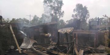 Diez bomberos debieron asistir a una vivienda familiar luego de que se produjera un cortocircuito en el interior del domicilio.