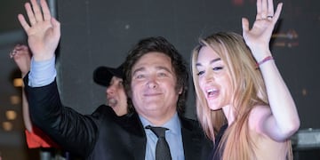 Javier Milei y Fátima Florez. (AP Foto/Rodrigo Abd)