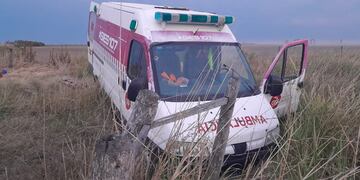 La ambulancia robada y chocada en Colonia Fidela, cerca de Rafaela