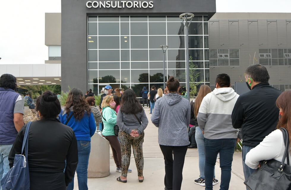 IOMA, PAMI y medicina prepagas piden medidas más drásticas para reducir la escalada en la transmisión