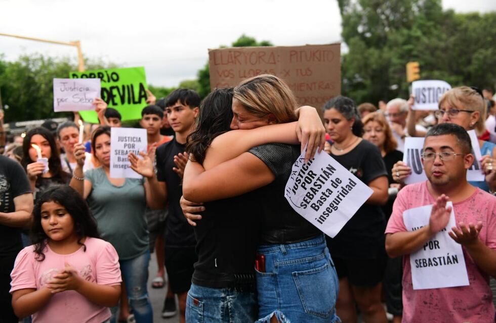 Aún sin detenciones, la familia del Sebastián, asesinado por delincuentes, marcharon en Córdoba