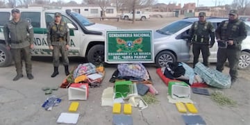En un piquete en la ruta nacional 9 en Jujuy, la GNA interceptó un vehículo que llevaba cocaína.