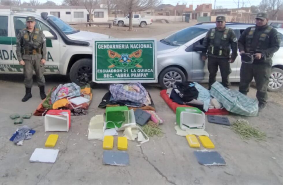 Gendarmes encuentran cocaína en un corte de ruta en Jujuy