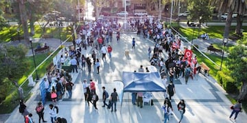 En la plaza San Martín se realiza la Oferta Educativa 2022.