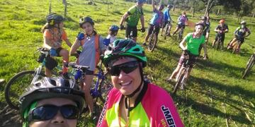 Bicicleteada para niños en Colonia Wanda.