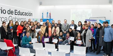 En el salón auditorio del Ministerio de Educación se realizó la entrega de semillas, sistemas de riego y certificados a las escuelas que participaron en la capacitación "Huertas Agroecológicas Escolares: Fuente de Saber".