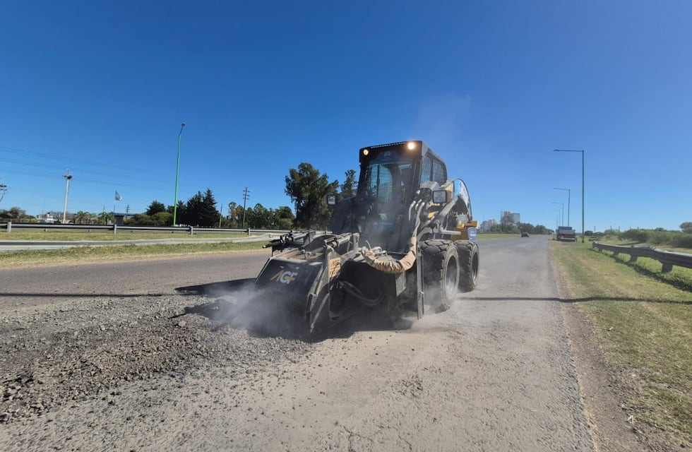 Mejoran el Acceso Sur con trabajos de bacheo previos al verano