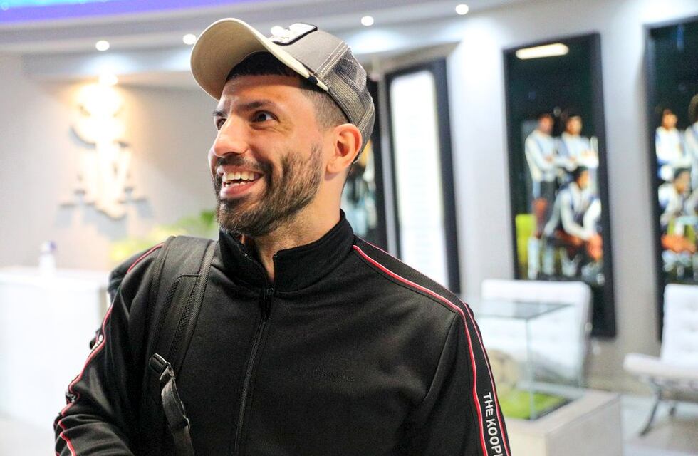 Kun Agüero llegó a la Argentina y ya tiene la mente puesta en la Selección
