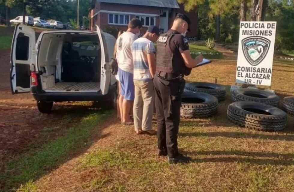 Secuestran cargamento de neumáticos sin aval aduanero en El Alcázar