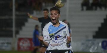 La puntaltense Julieta Romero convirtió dos goles en el triunfo de la Liga del Sur ante Villarino.