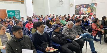 Curso de manipulación segura de alimentos en la UCES