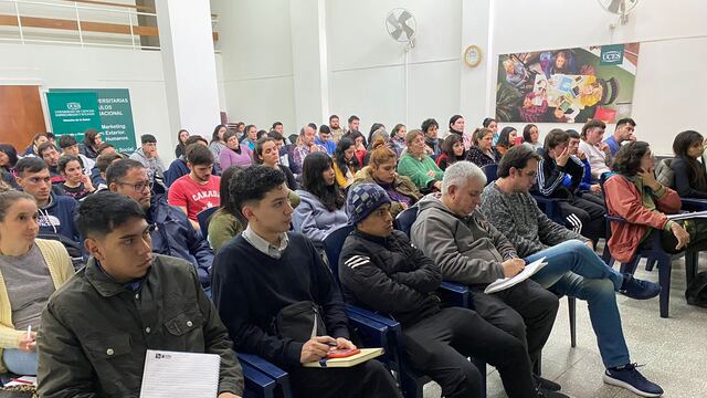 Curso de manipulación segura de alimentos en la UCES
