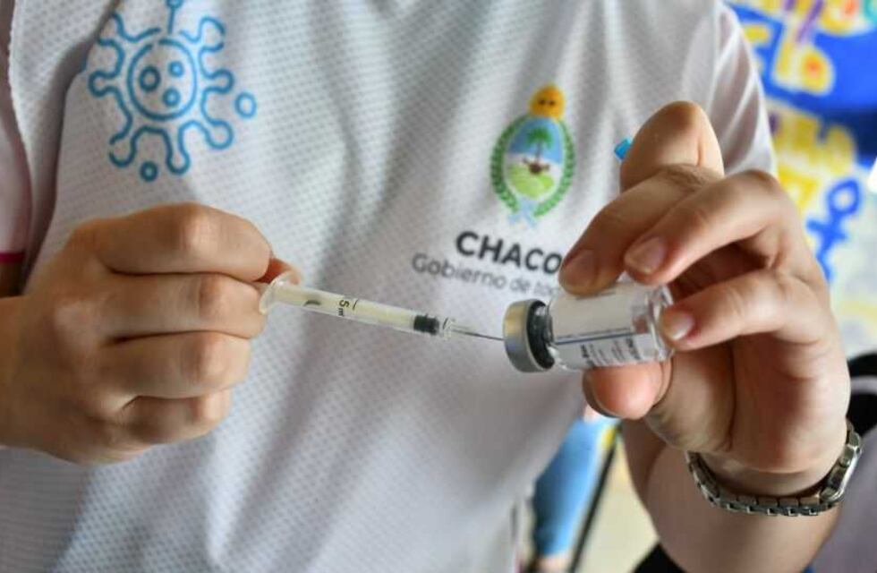 Comenzaron a vacunar a los docentes en Chaco