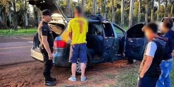 Comandante Andresito: tras un control de rutina, detectan “pedra” y cocaína en un vehículo.