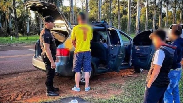 Comandante Andresito: tras un control de rutina, detectan “pedra” y cocaína en un vehículo.