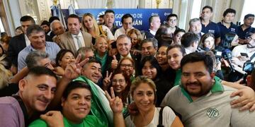 Los empleados estatales tendrán una suba de $95.000 de bolsillo en tres meses