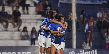 Goleada de Talleres a Lima en barrio Jardín, por la Primera B del fútbol femenino.