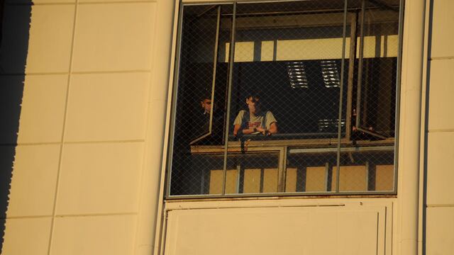 Estudiantes ingresan a la escuela ORT del barrio porteño de Núñez, luego de que la Ciudad ratificara las clases presenciales. (Federico López Claro)