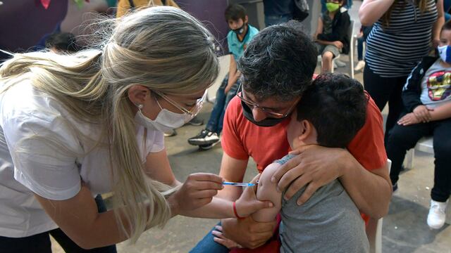 Argentina inició en forma simultánea en todo el país la vacunación contra la COVID-19 para niñas y niños de 3 a 11 años.
Foto: Orlando Pelichotti