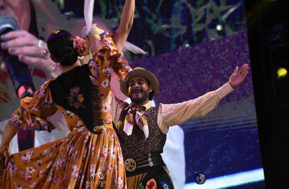 Pasión y dedicación: dos bailarines catamarqueños brillan en Cosquín