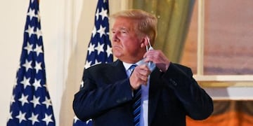 Donald Trump llegó a la Casa Blanca, se quitó el barbijo y luego minimizó la enfermedad a través de las redes sociales.