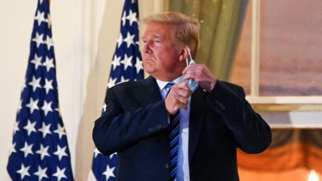 Donald Trump llegó a la Casa Blanca, se quitó el barbijo y luego minimizó la enfermedad a través de las redes sociales.