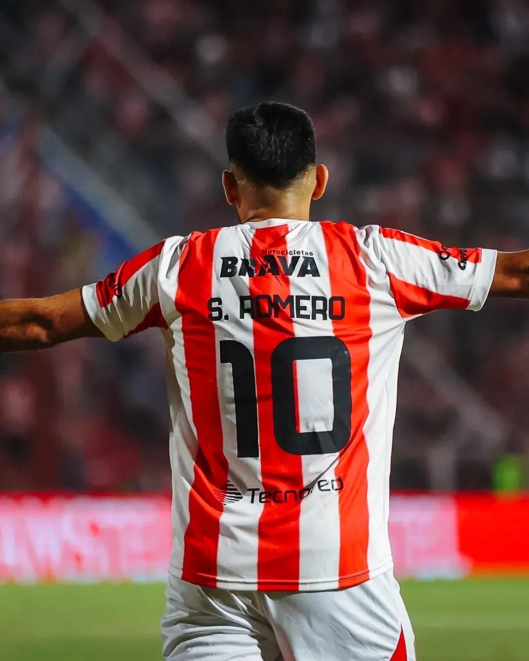 "El Chino" Romero y su amor por Instituto. Se queda para mostrar otra imagen en 2025. (IACC).