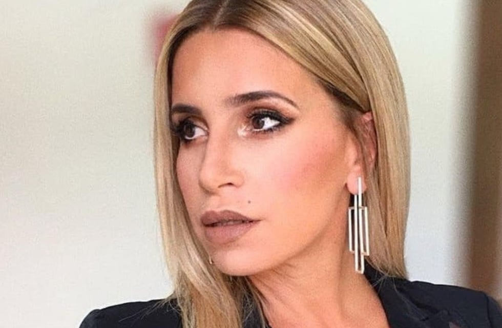 Desde Los Ángeles, Flor Peña conquistó con un look animal print: super escote y pollera al cuerpo