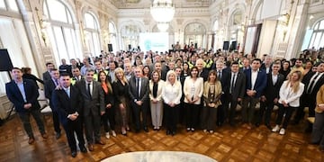 Con el informe oficial, el mandatario reforzó la política de recuperación de tierras y la defensa de lo público.