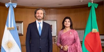 Santiago Cafiero viaja a Bangladesh en busca de relaciones comerciales y para abrir la embajada argentina en el país oriental.