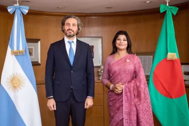 Santiago Cafiero viaja a Bangladesh en busca de relaciones comerciales y para abrir la embajada argentina en el país oriental.