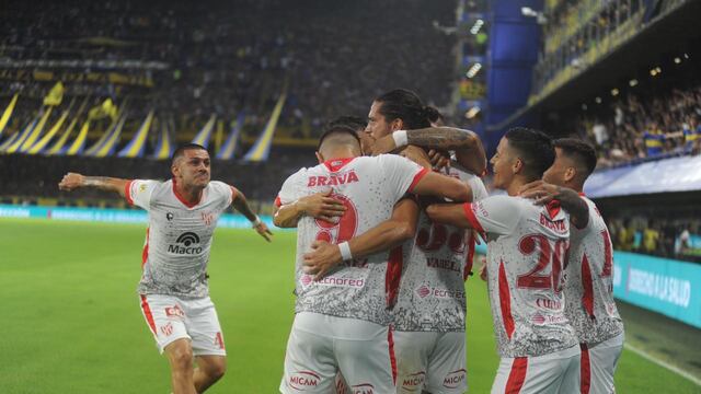 Con su festejo, Instituto dejó "en llamas" La Bombonera. Instituto logró un triunfo histórico frente a Boca y a domicilio. (Federico López Claro / La Voz)
