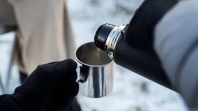 Adiós al sarro: el trucazo con solo dos ingredientes para limpiar el termo y que quede como nuevo